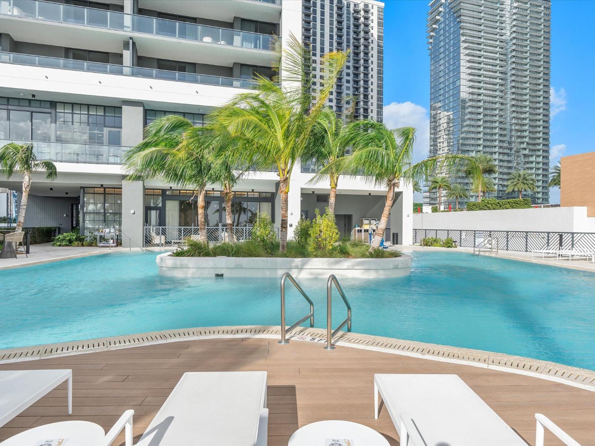 Private Club Access & Stunning Ocean Views Apartment