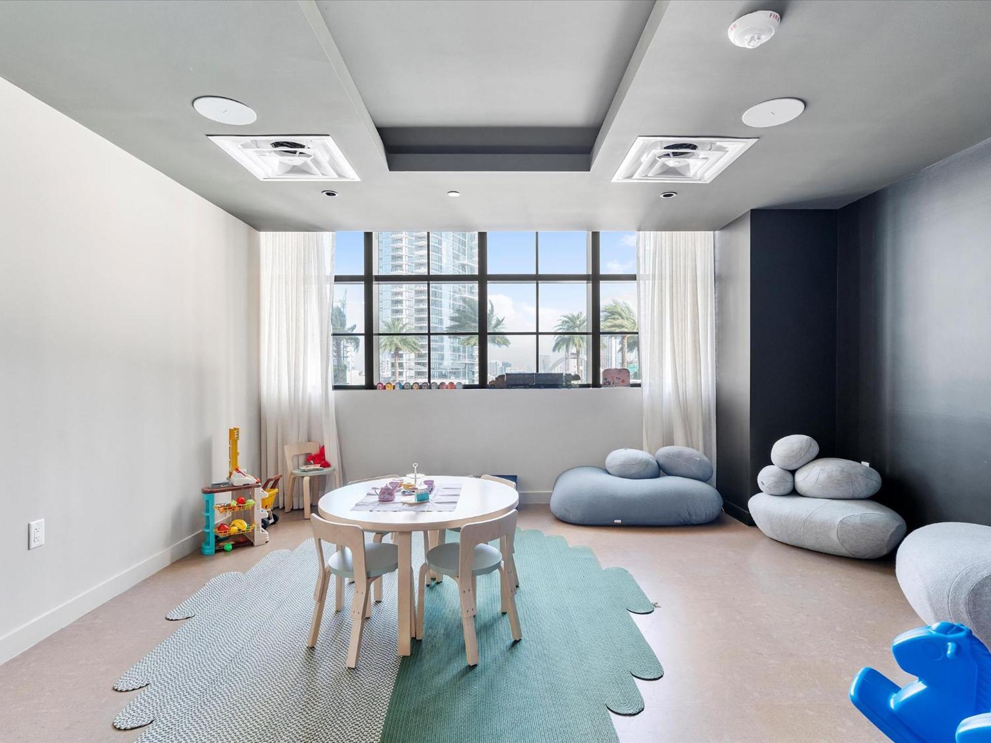 Private Club Access & Stunning Ocean Views Apartment *