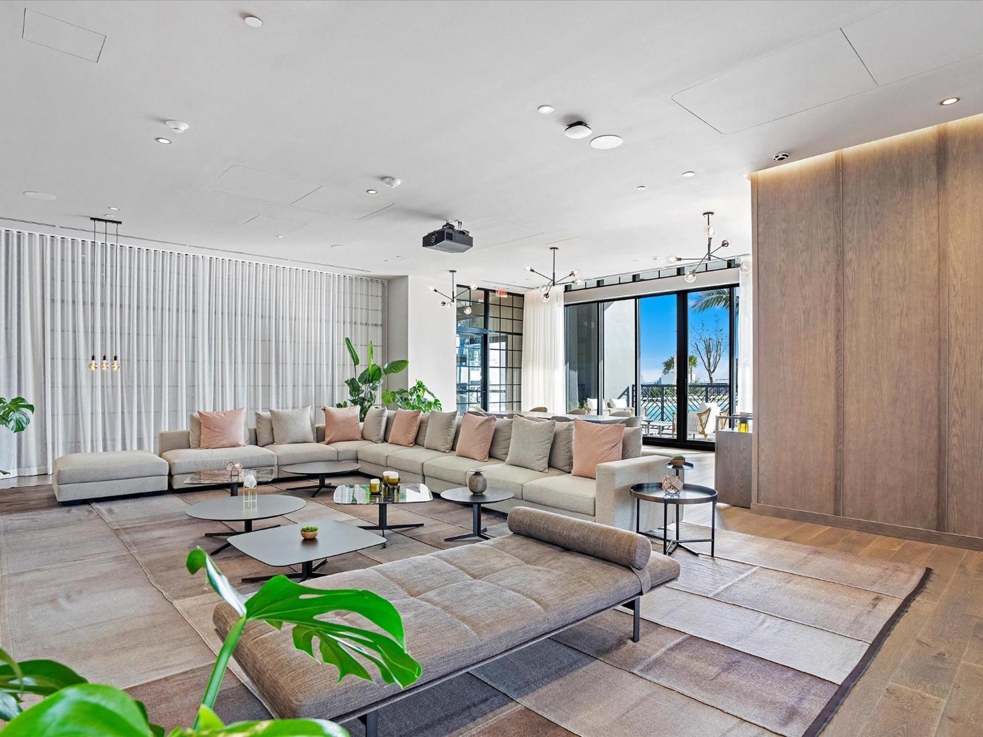 Private Club Access & Stunning Ocean Views Apartment Miami