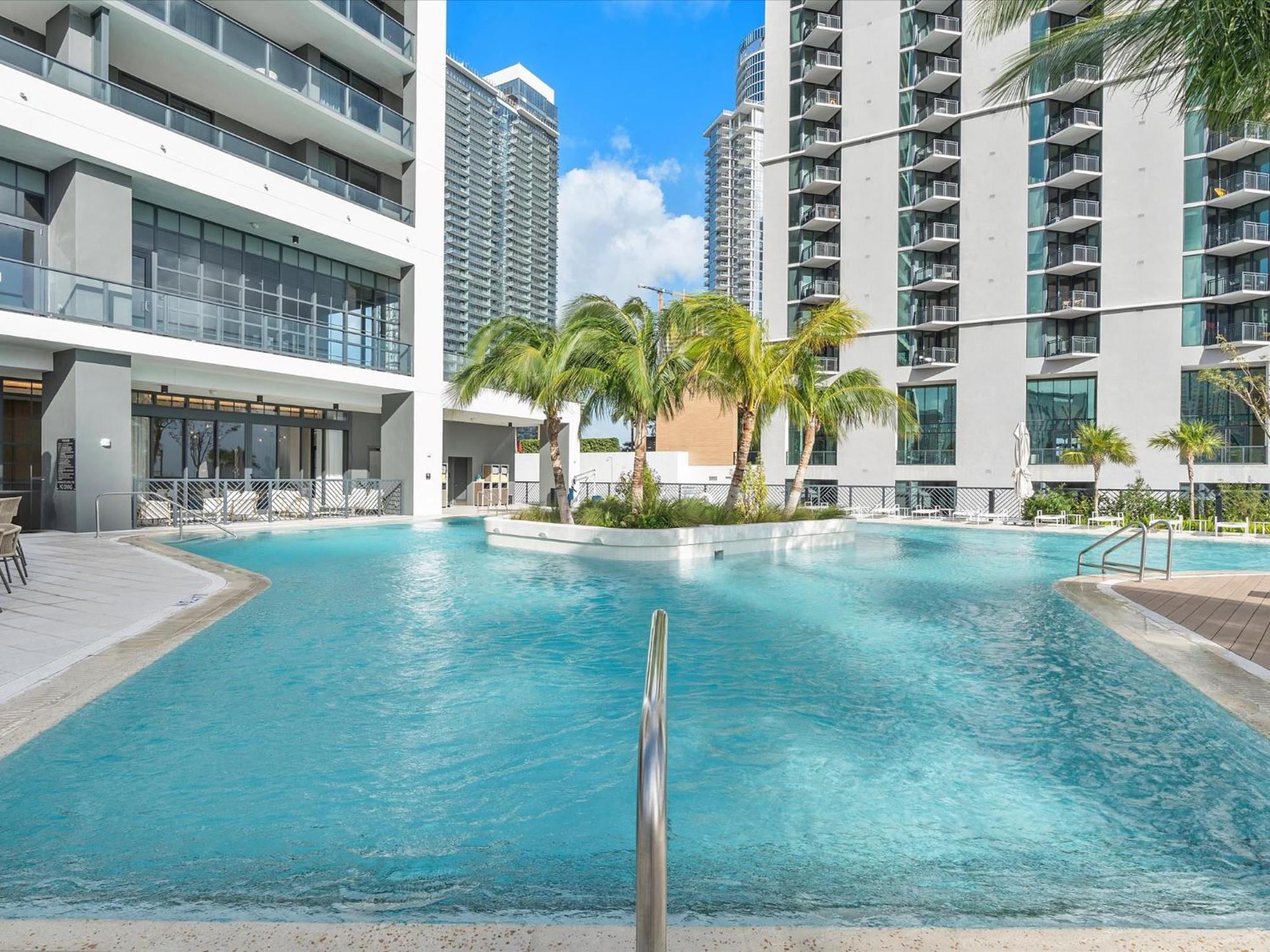 Private Club Access & Stunning Ocean Views Apartment Miami