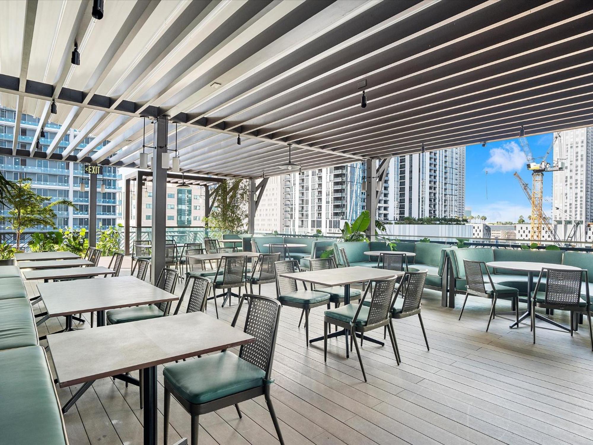 Apartment Private Club Access & Stunning Ocean Views