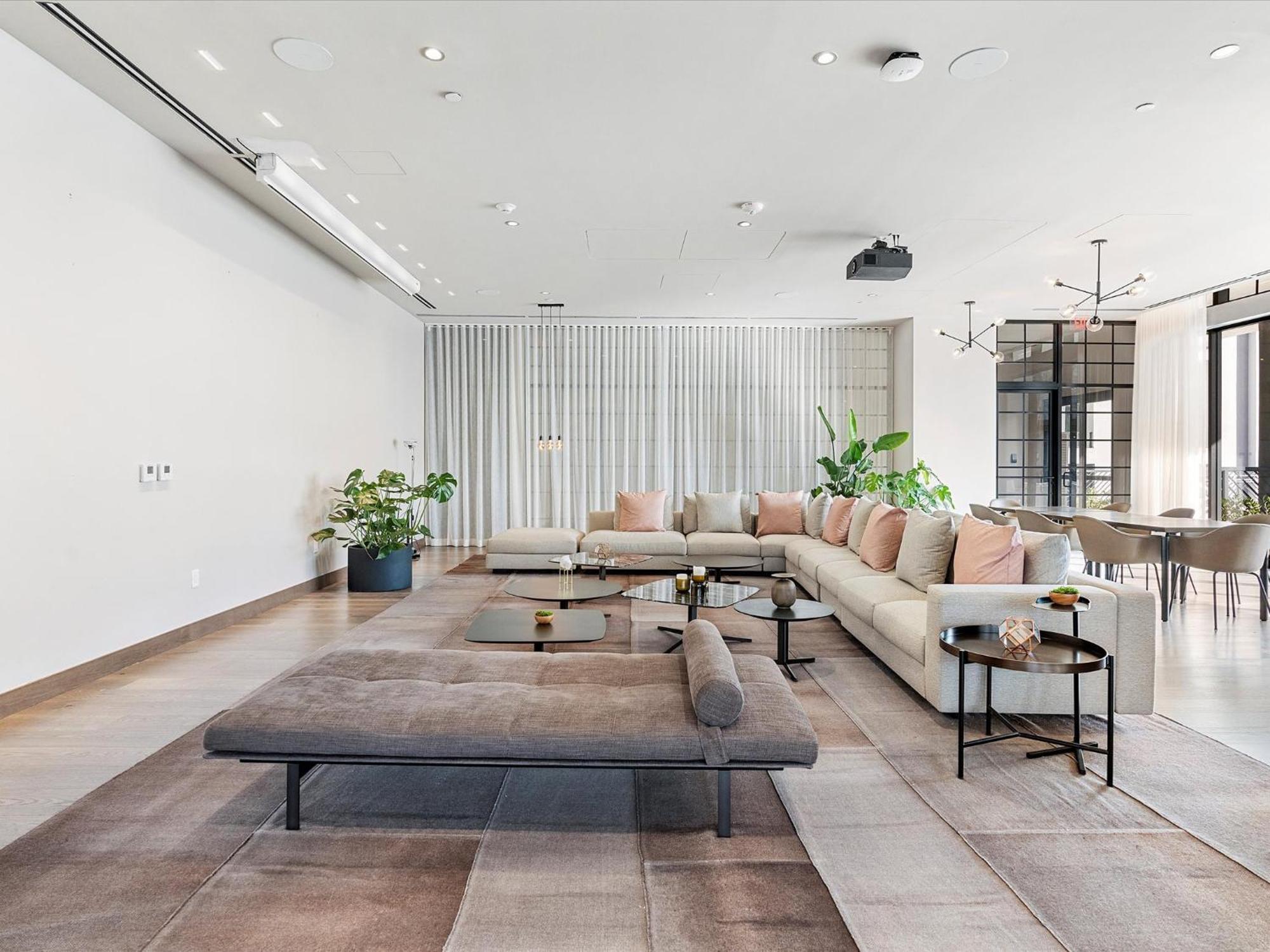 Private Club Access & Stunning Ocean Views Apartment *