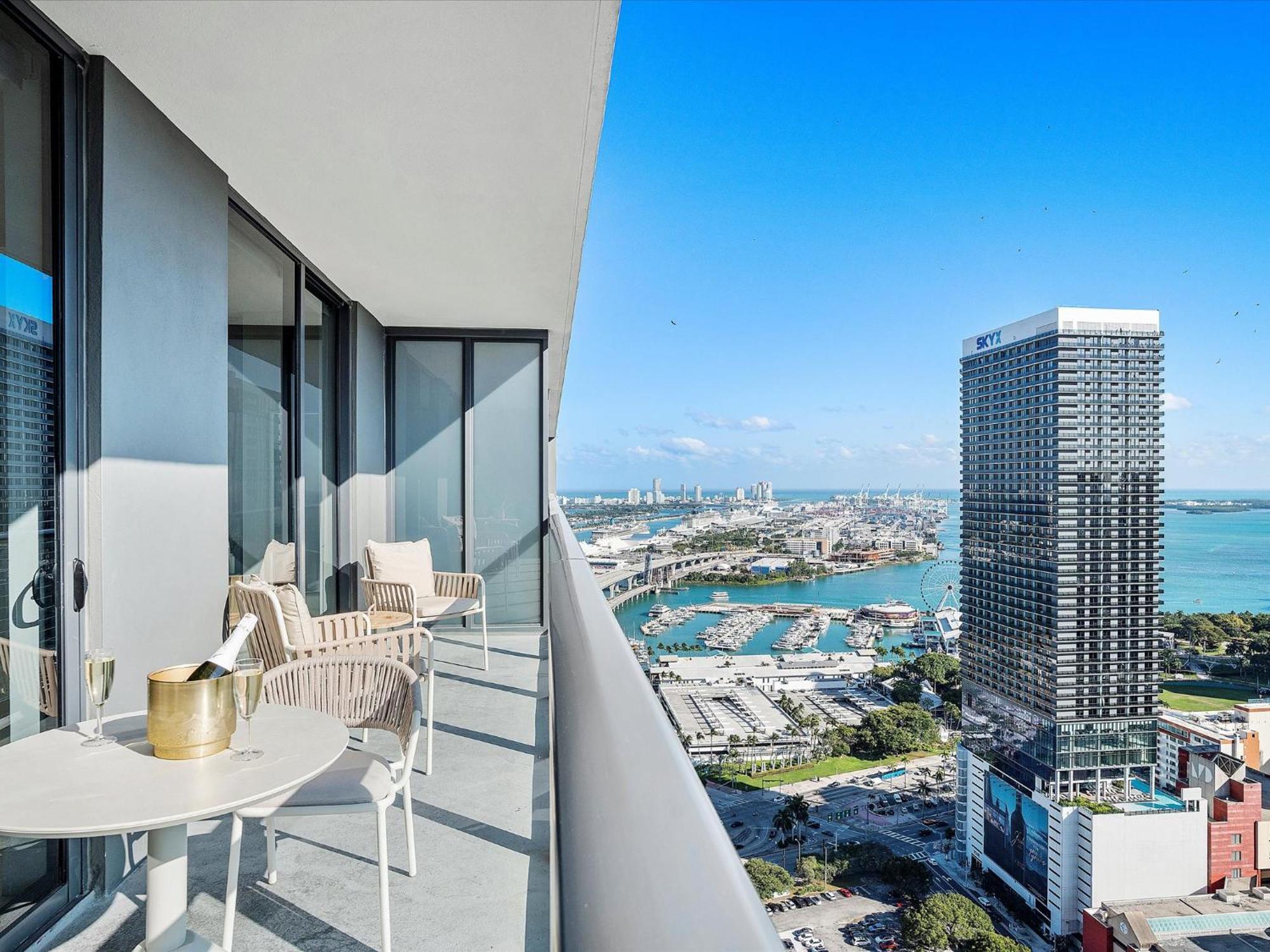 Private Club Access & Stunning Ocean Views Apartment Miami