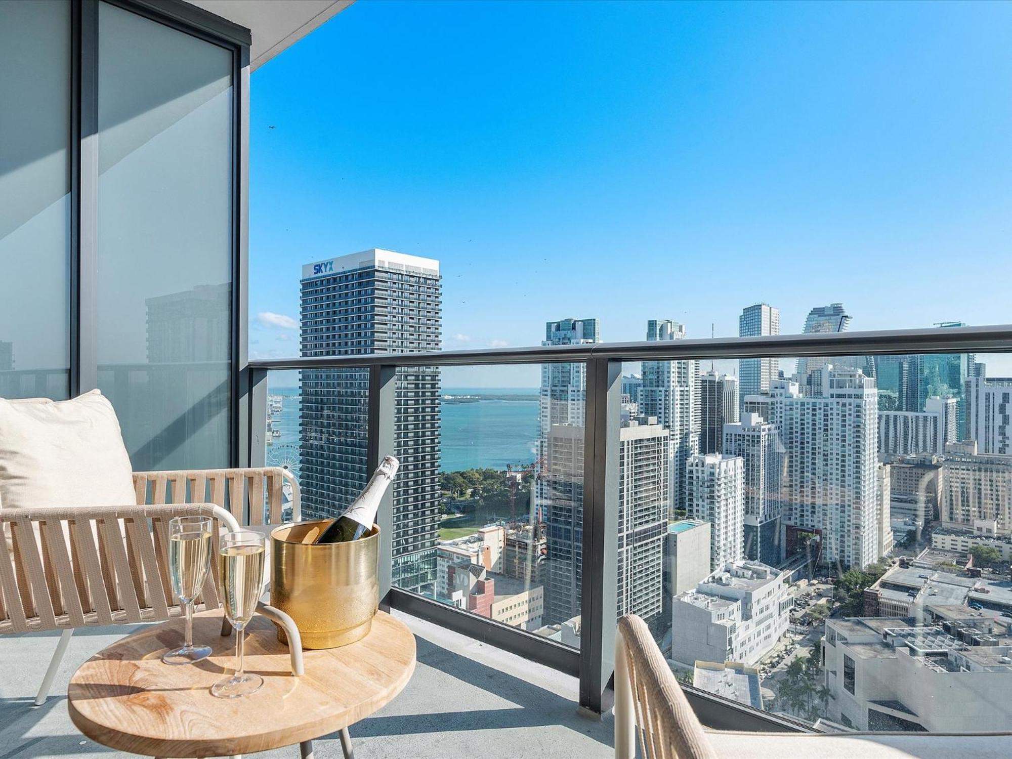Private Club Access & Stunning Ocean Views Apartment *